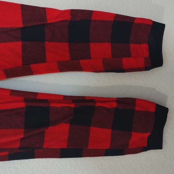 USED OLD NAVY BOYS PAJAMA PANTS COLOR BLACK AND RED PLAID SIZE L (10/12) - Picture 4 of 9